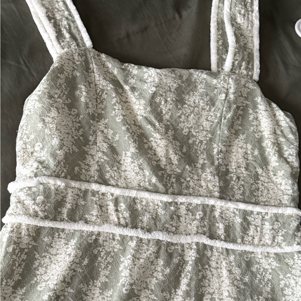 Olivaceous Green and White Mini Dress - Picture 4 of 10